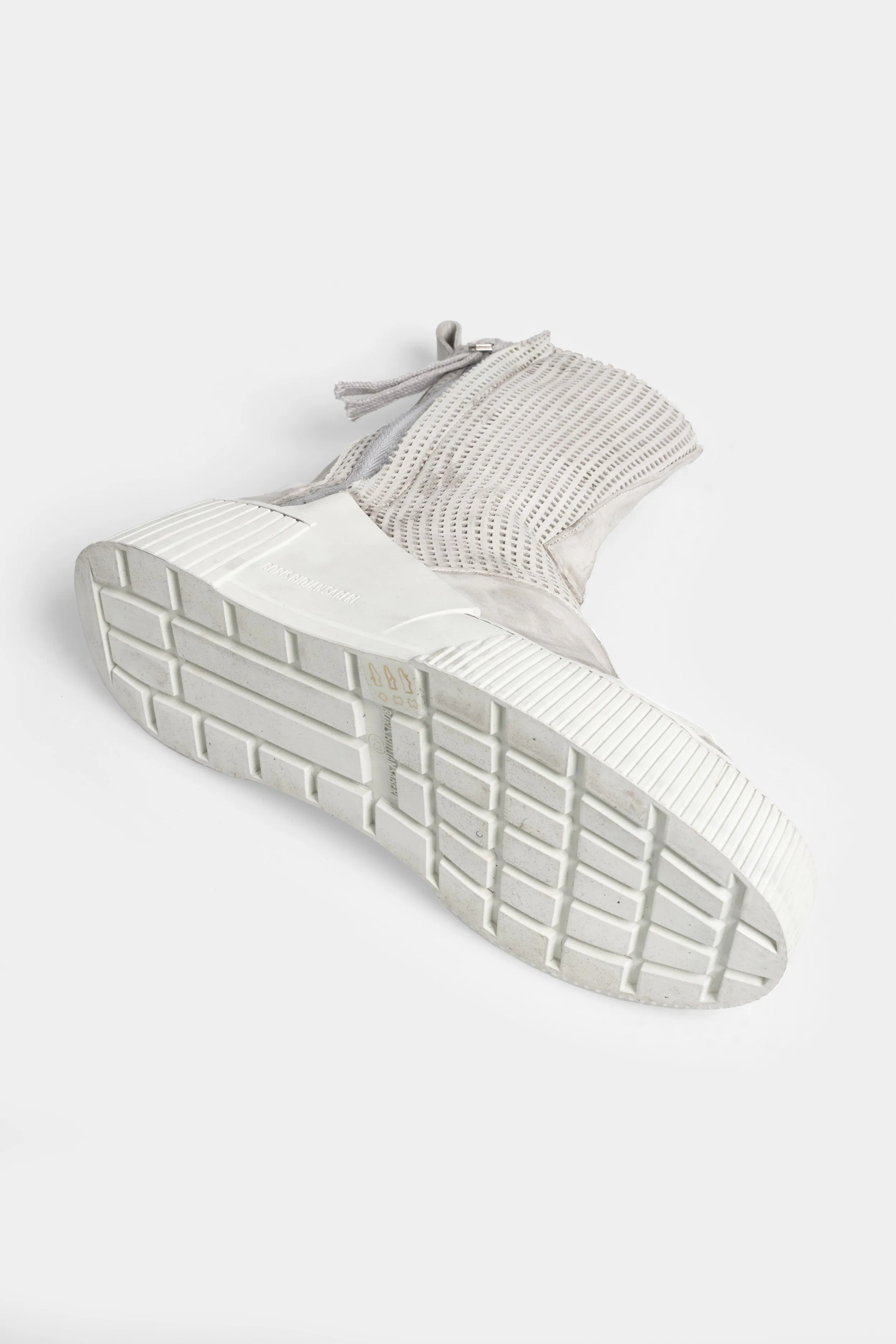 Bamba 5, Perforated / dirt dye light grey