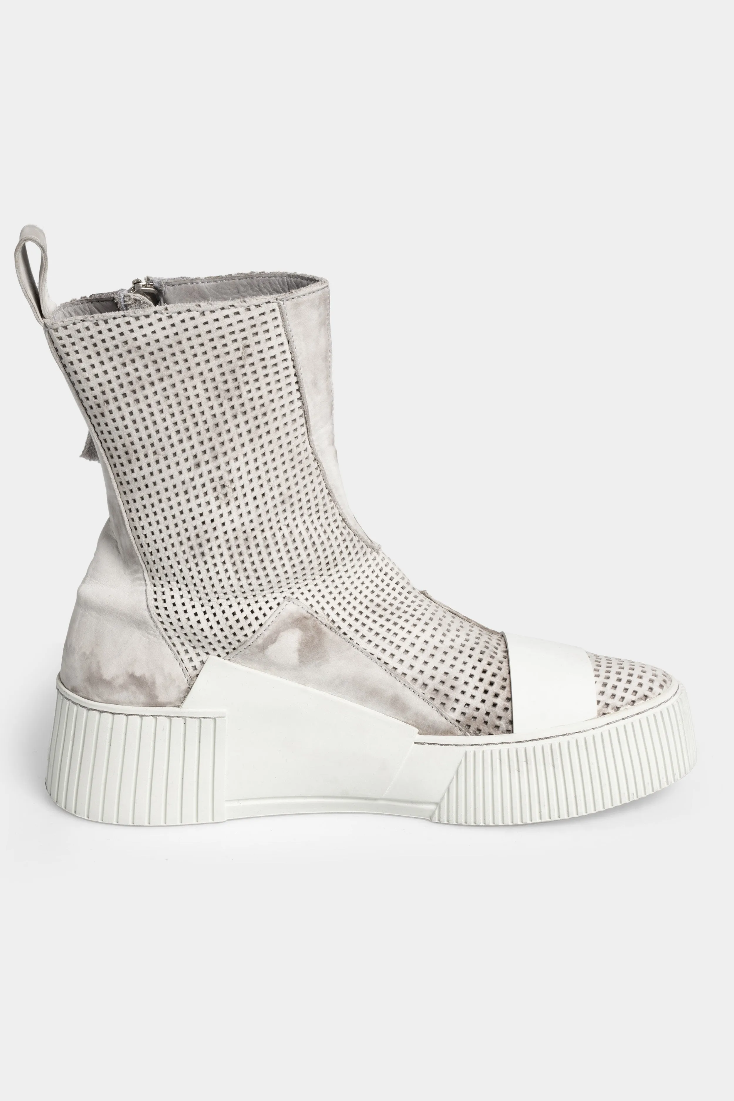 Bamba 5, Perforated / dirt dye light grey